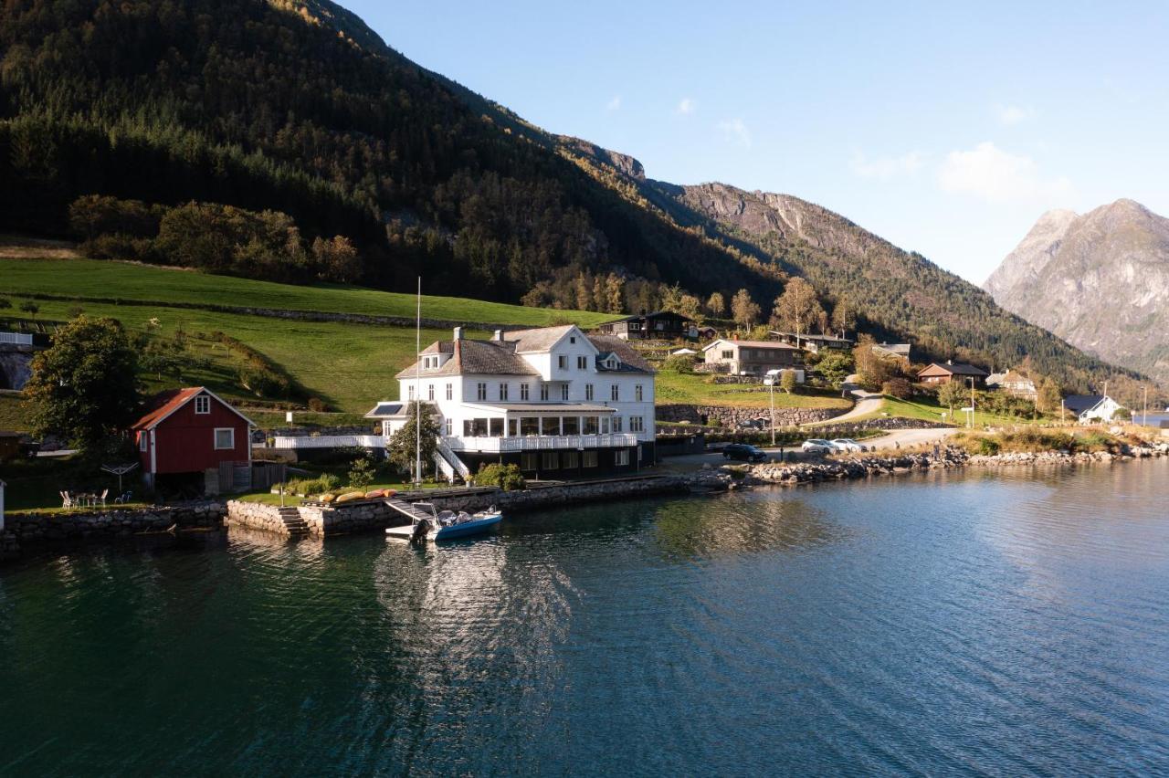 Fjaerland Fjordstove Hotell - Huseby Hotelldrift As Exteriör bild
