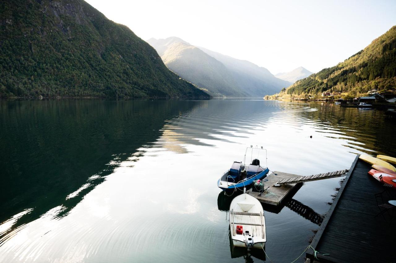 Fjaerland Fjordstove Hotell - Huseby Hotelldrift As Exteriör bild
