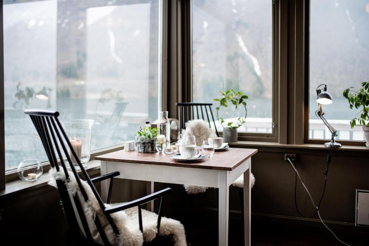 Fjaerland Fjordstove Hotell - Huseby Hotelldrift As Exteriör bild