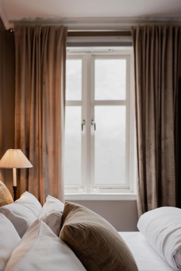 Fjaerland Fjordstove Hotell - Huseby Hotelldrift As Exteriör bild