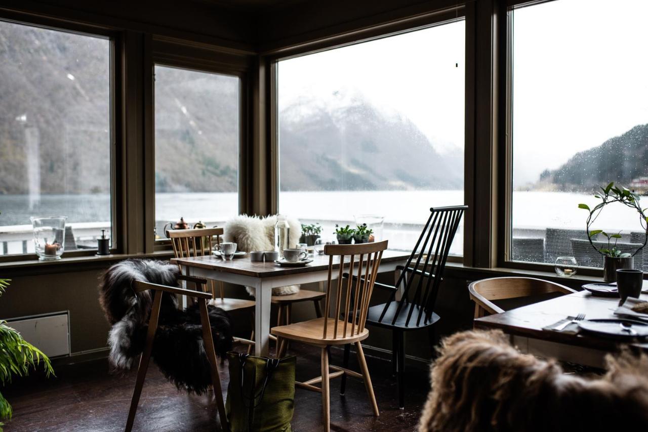 Fjaerland Fjordstove Hotell - Huseby Hotelldrift As Exteriör bild